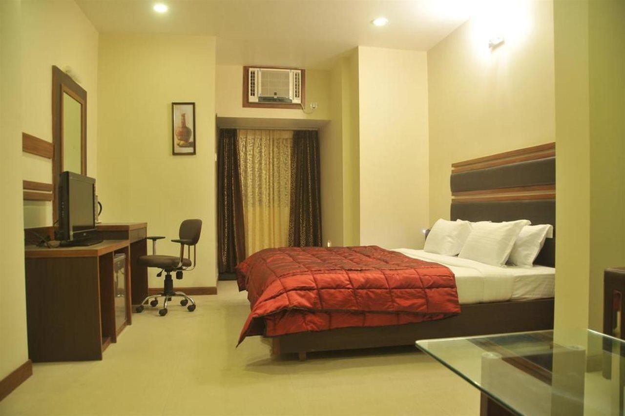 Jk Residency Kelakam Hotel Buitenkant foto