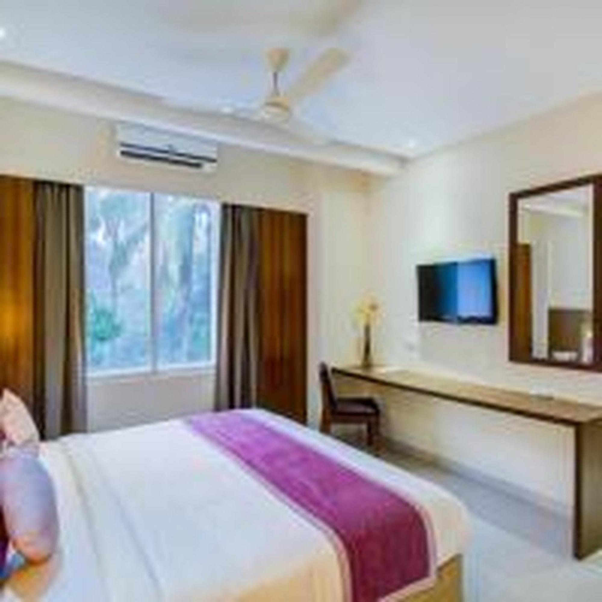 Jk Residency Kelakam Hotel Buitenkant foto
