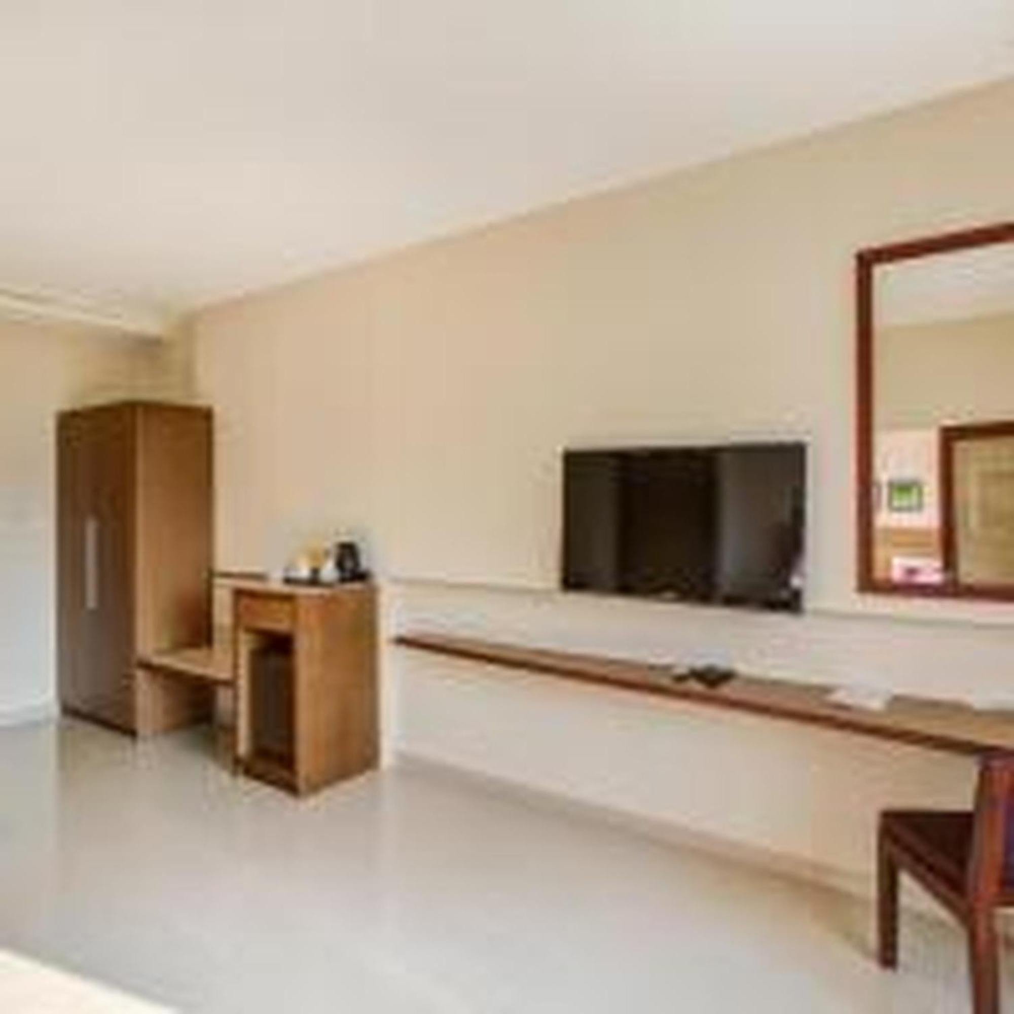 Jk Residency Kelakam Hotel Buitenkant foto