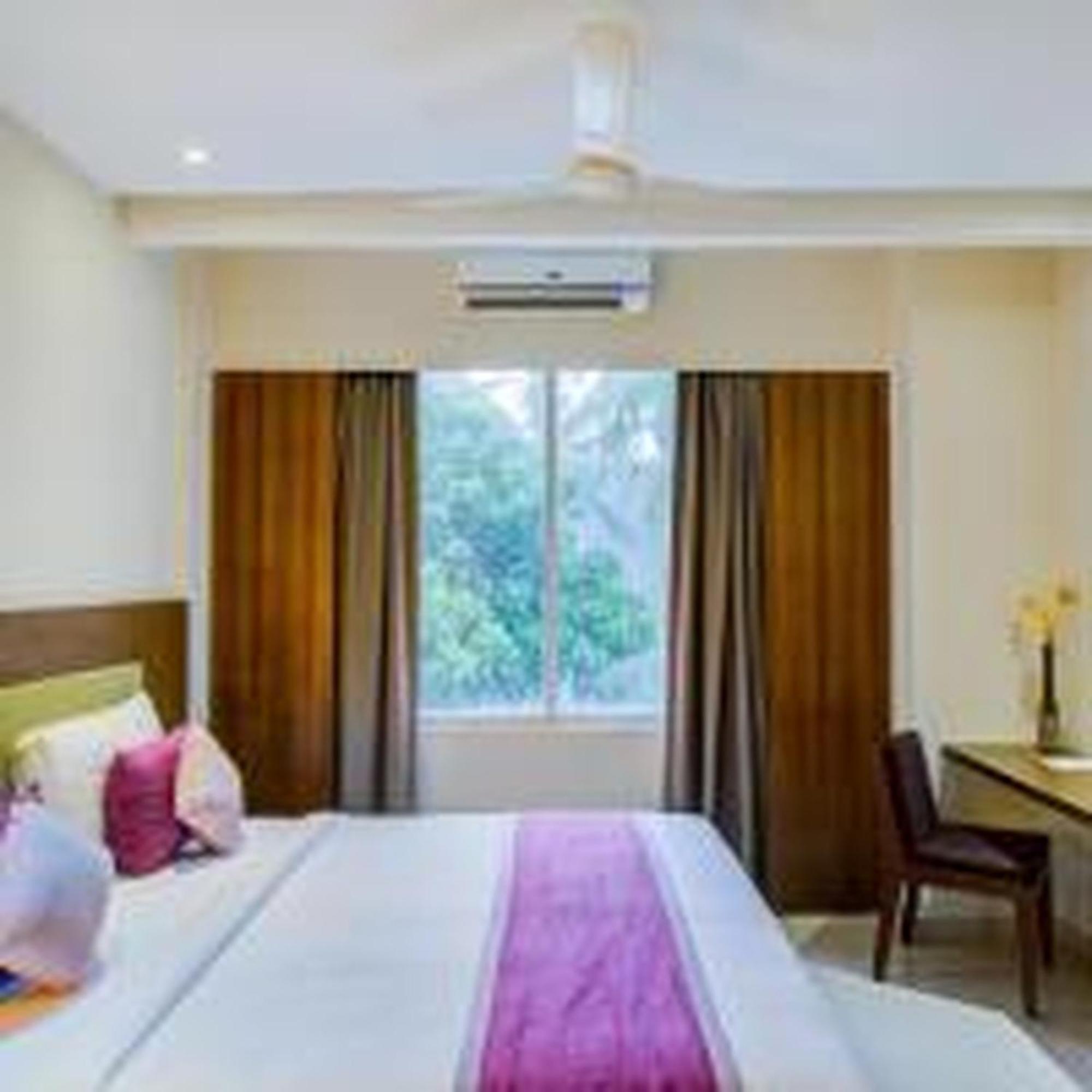 Jk Residency Kelakam Hotel Buitenkant foto
