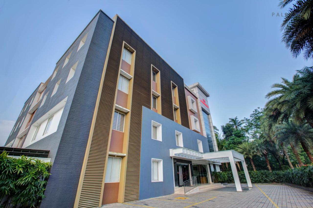 Jk Residency Kelakam Hotel Buitenkant foto